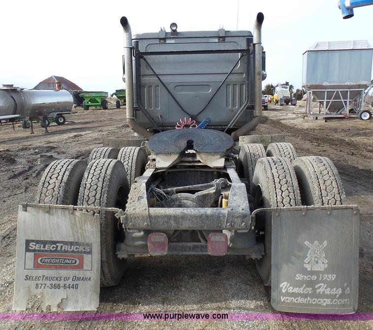 image for item L7062 1987 White WIM semi truck