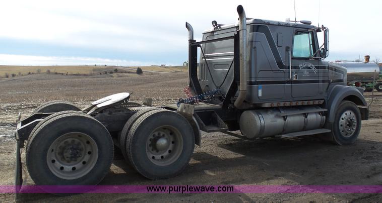 image for item L7062 1987 White WIM semi truck