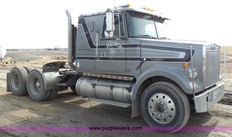 image for item L7062 1987 White WIM semi truck