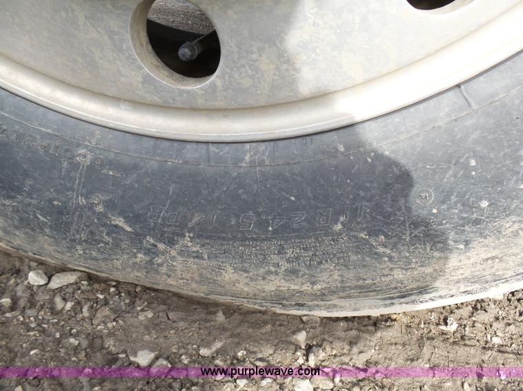 image for item L7062 1987 White WIM semi truck