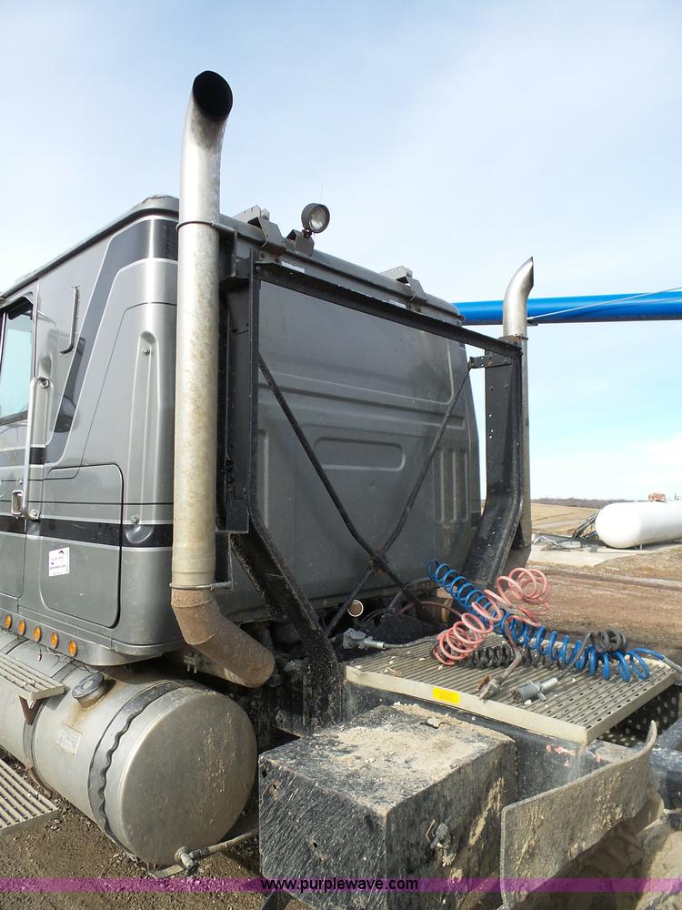 image for item L7062 1987 White WIM semi truck