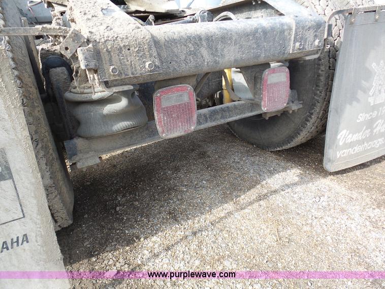 image for item L7062 1987 White WIM semi truck