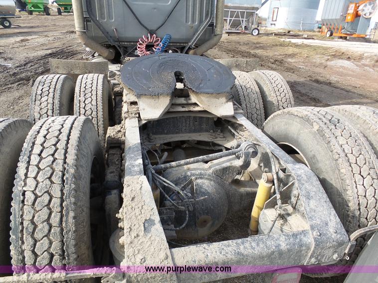 image for item L7062 1987 White WIM semi truck