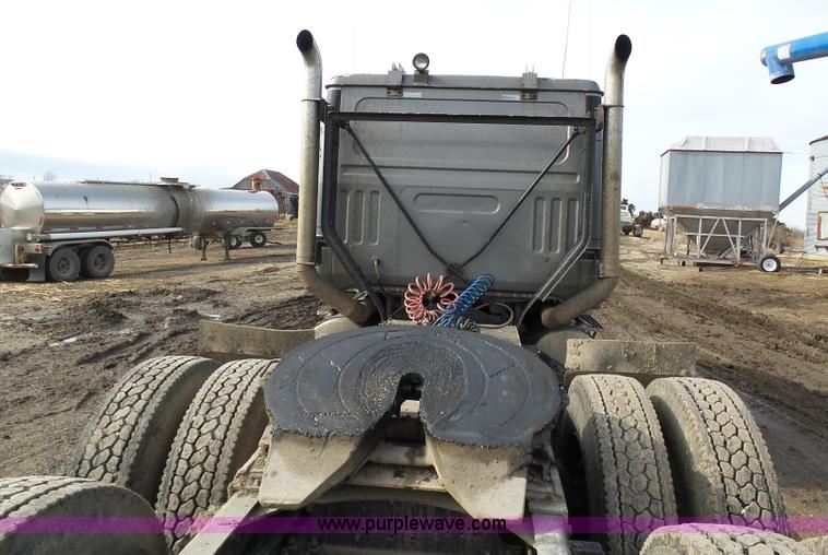 image for item L7062 1987 White WIM semi truck