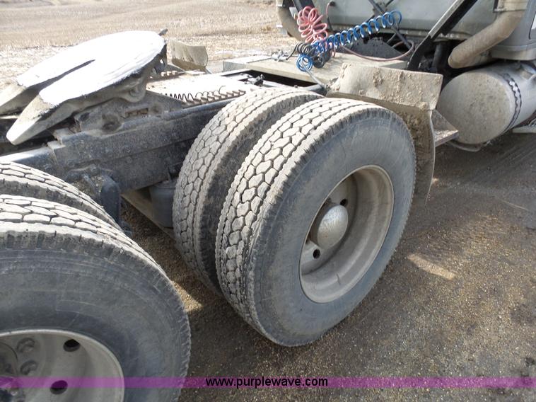 image for item L7062 1987 White WIM semi truck