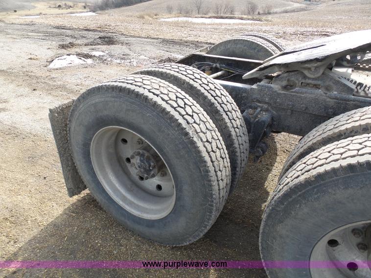 image for item L7062 1987 White WIM semi truck