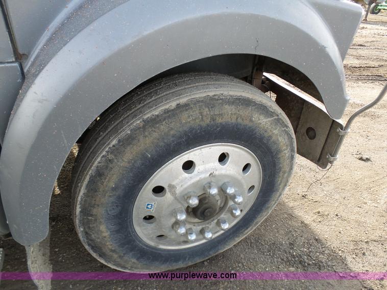 image for item L7062 1987 White WIM semi truck