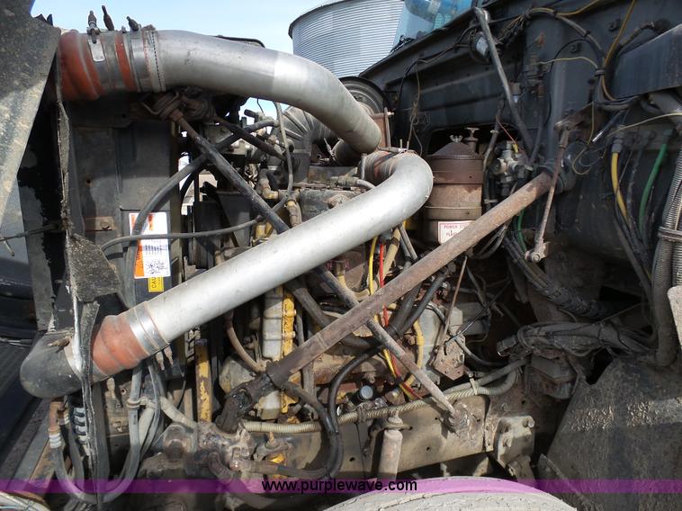 image for item L7062 1987 White WIM semi truck