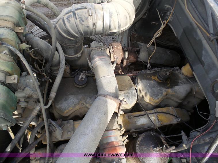 image for item L7062 1987 White WIM semi truck