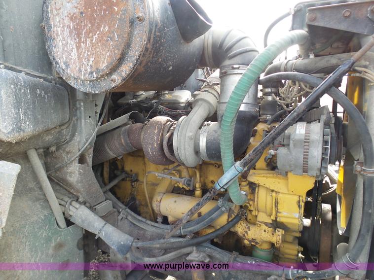 image for item L7062 1987 White WIM semi truck