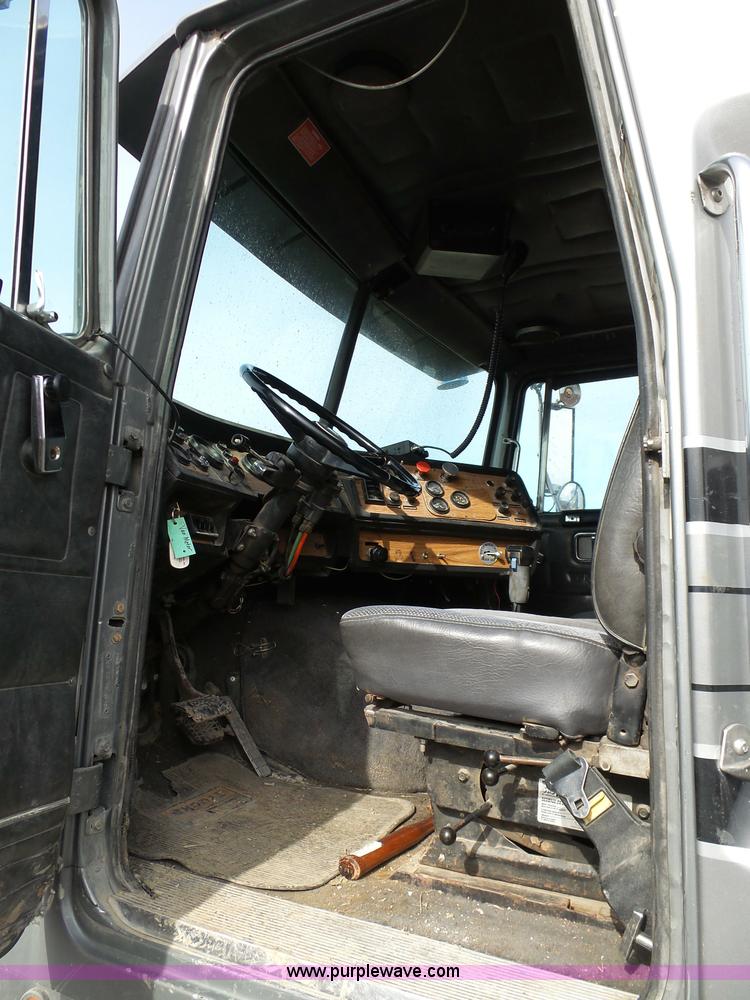 image for item L7062 1987 White WIM semi truck