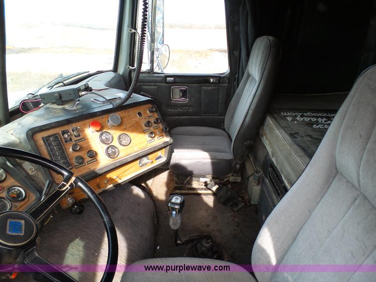 image for item L7062 1987 White WIM semi truck