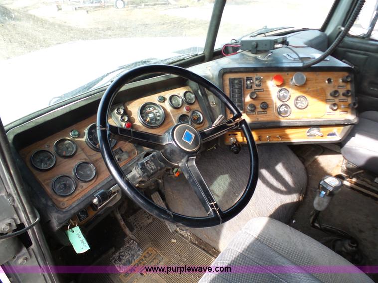 image for item L7062 1987 White WIM semi truck