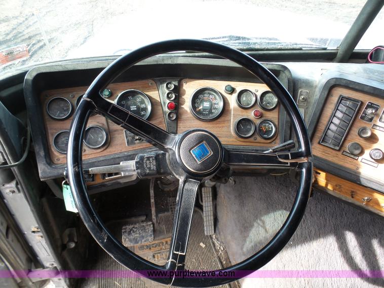 image for item L7062 1987 White WIM semi truck