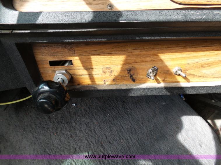 image for item L7062 1987 White WIM semi truck