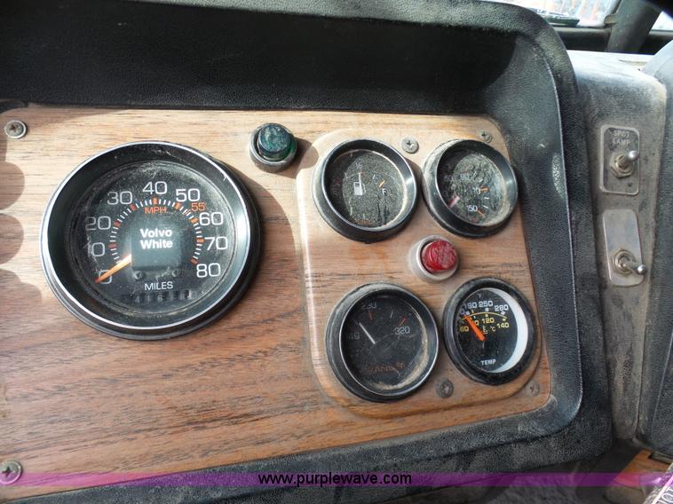 image for item L7062 1987 White WIM semi truck