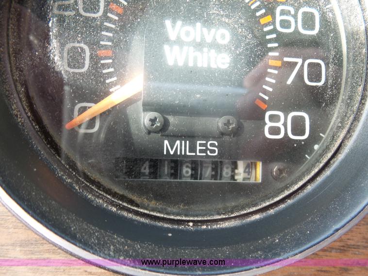 image for item L7062 1987 White WIM semi truck