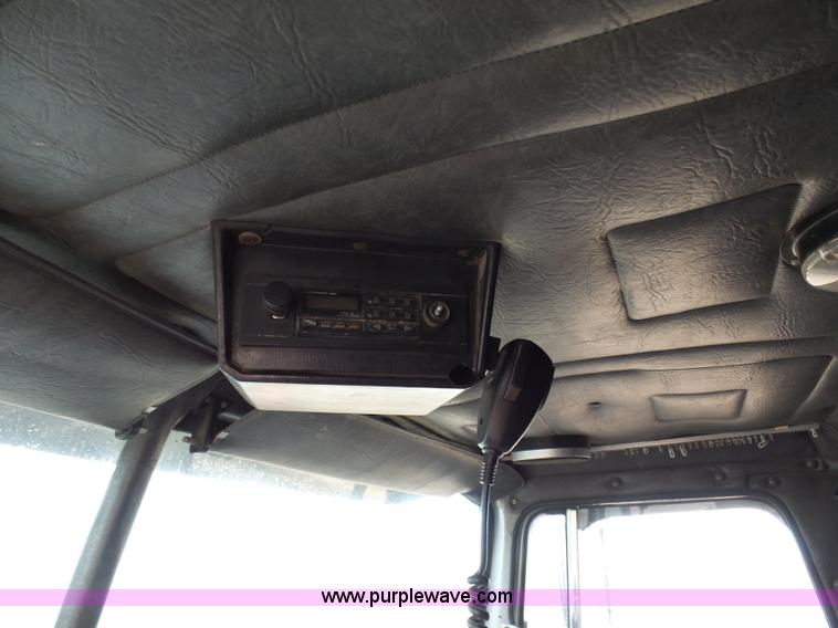 image for item L7062 1987 White WIM semi truck