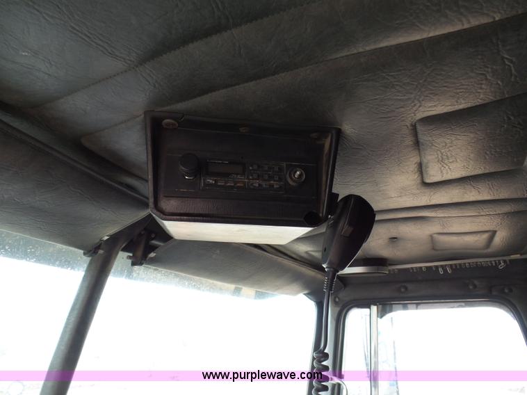 image for item L7062 1987 White WIM semi truck