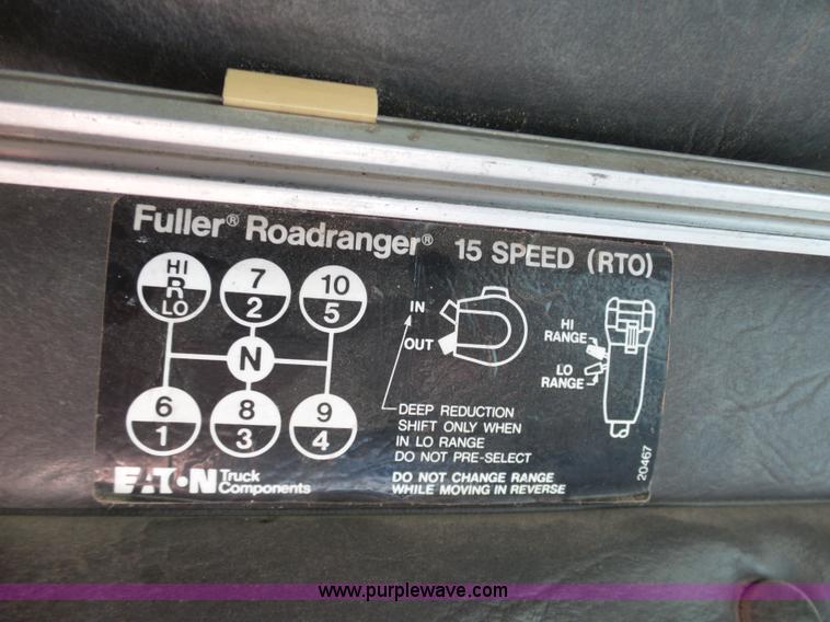 image for item L7062 1987 White WIM semi truck