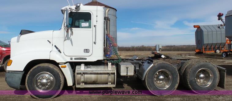 image for item L7080 1996 Freightliner FLD112 semi truck