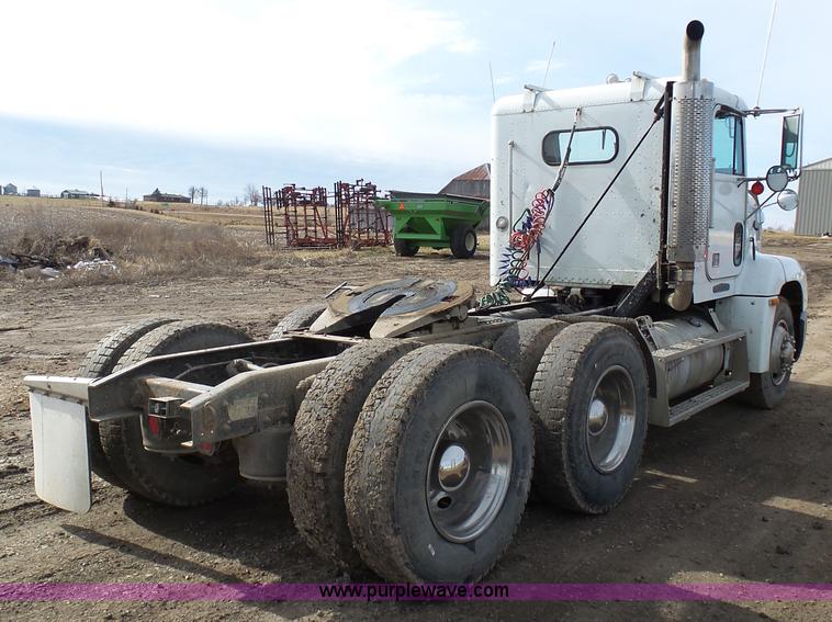 image for item L7080 1996 Freightliner FLD112 semi truck