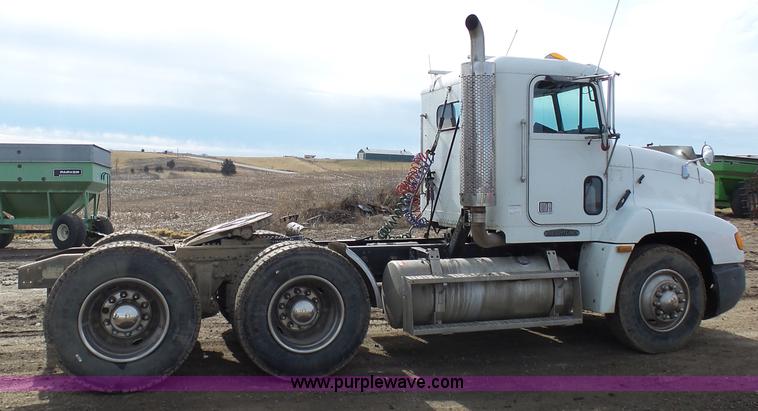 image for item L7080 1996 Freightliner FLD112 semi truck