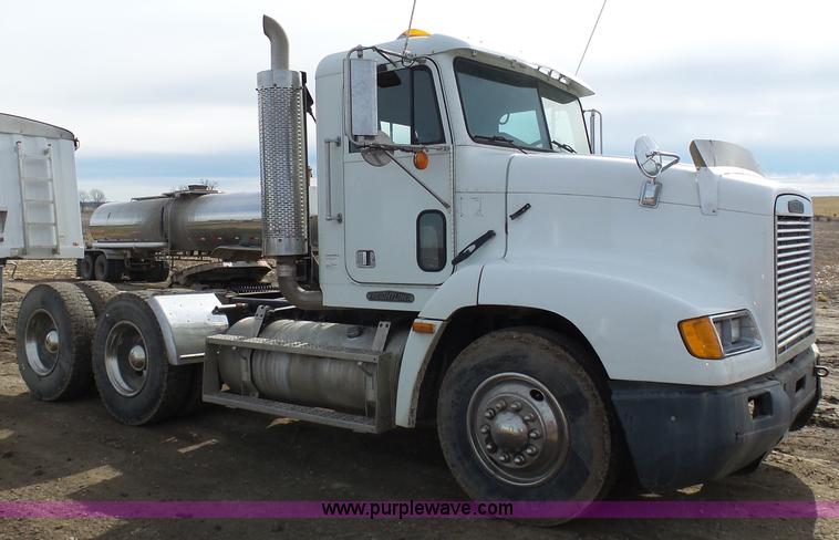 image for item L7080 1996 Freightliner FLD112 semi truck