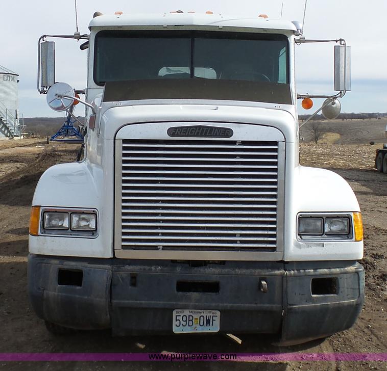 image for item L7080 1996 Freightliner FLD112 semi truck