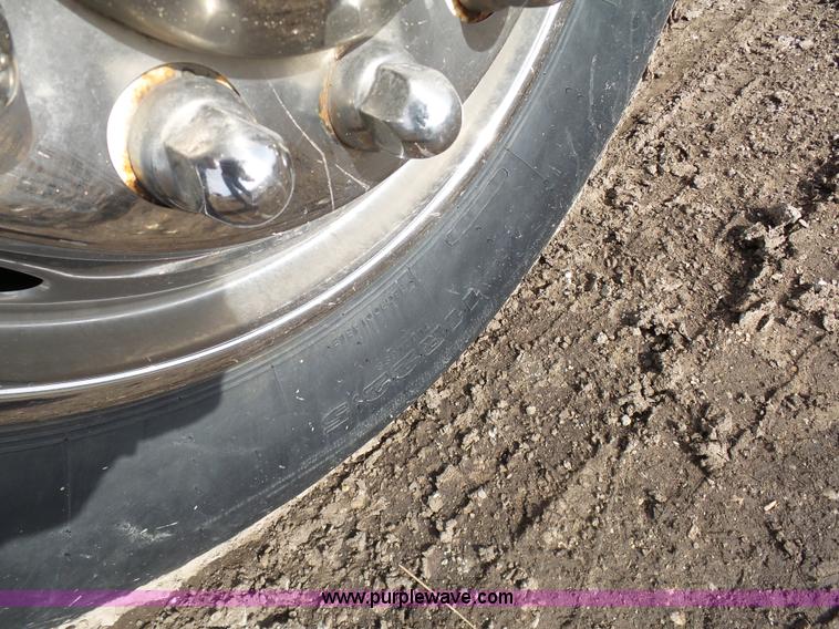 image for item L7080 1996 Freightliner FLD112 semi truck