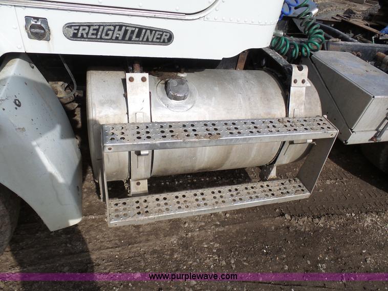 image for item L7080 1996 Freightliner FLD112 semi truck