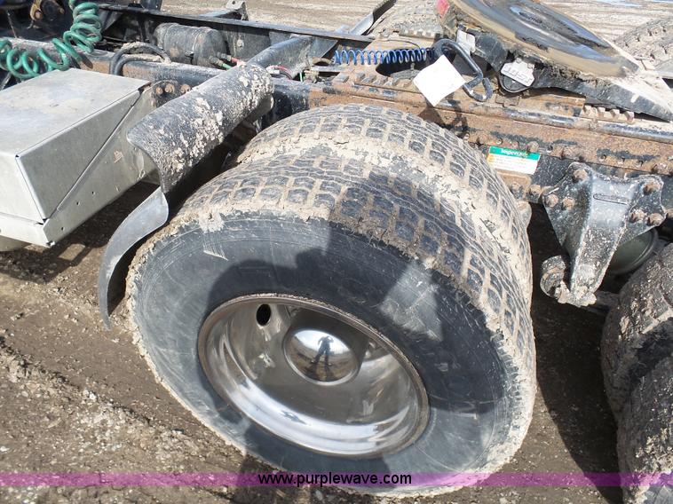 image for item L7080 1996 Freightliner FLD112 semi truck