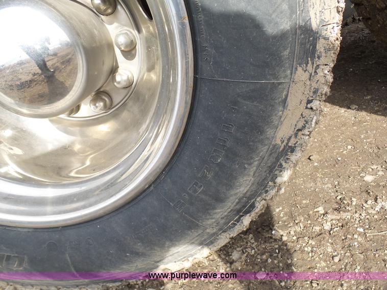 image for item L7080 1996 Freightliner FLD112 semi truck