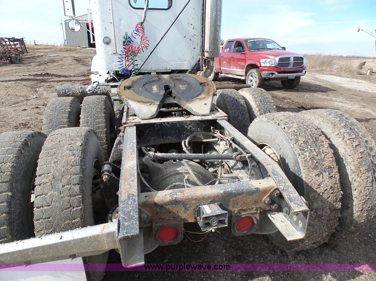 image for item L7080 1996 Freightliner FLD112 semi truck