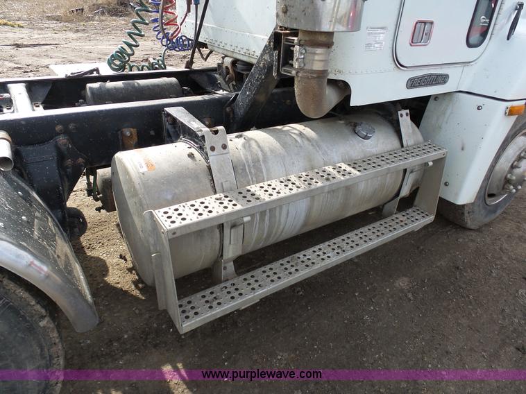 image for item L7080 1996 Freightliner FLD112 semi truck