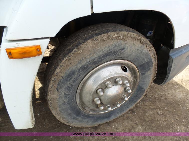 image for item L7080 1996 Freightliner FLD112 semi truck