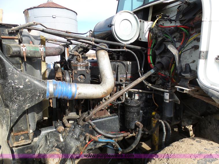 image for item L7080 1996 Freightliner FLD112 semi truck