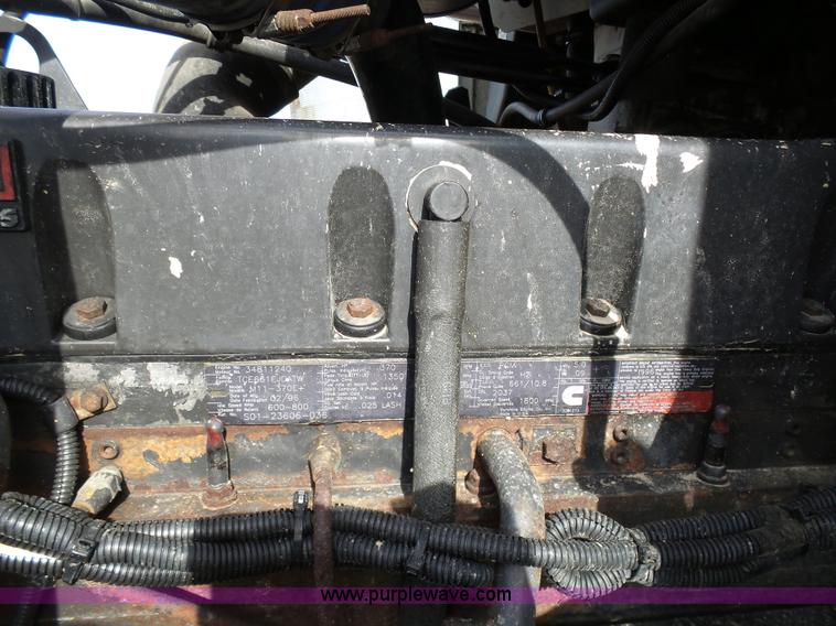 image for item L7080 1996 Freightliner FLD112 semi truck