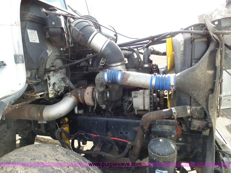 image for item L7080 1996 Freightliner FLD112 semi truck