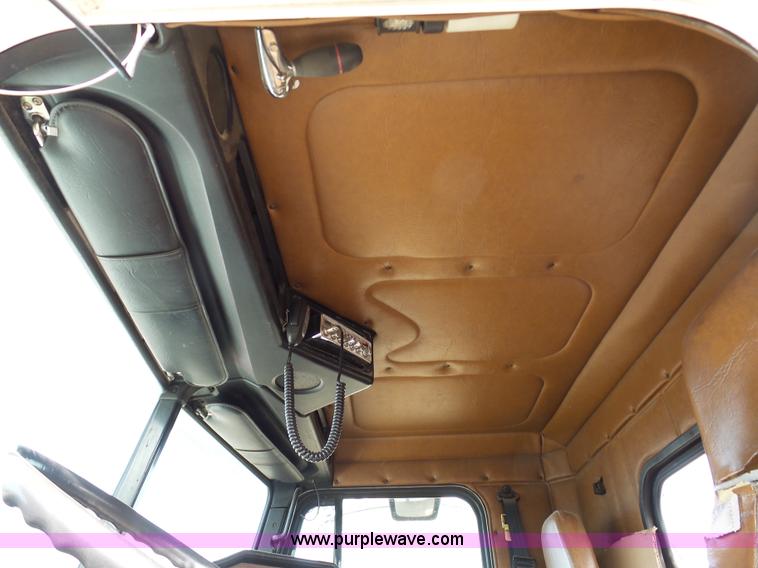 image for item L7080 1996 Freightliner FLD112 semi truck