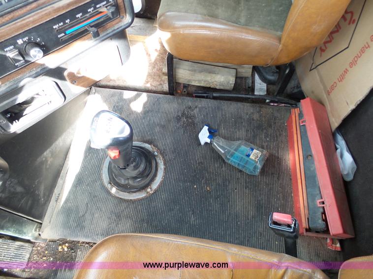 image for item L7080 1996 Freightliner FLD112 semi truck