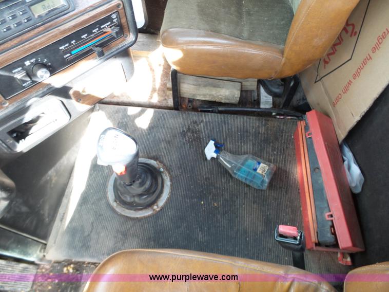 image for item L7080 1996 Freightliner FLD112 semi truck