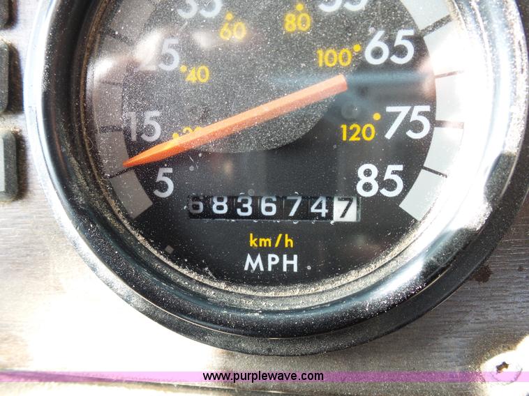 image for item L7080 1996 Freightliner FLD112 semi truck