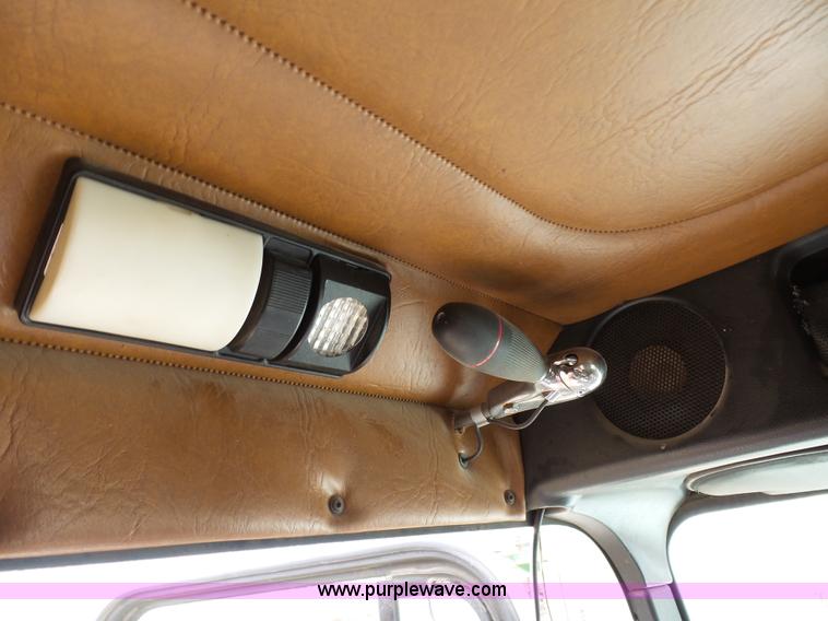 image for item L7080 1996 Freightliner FLD112 semi truck