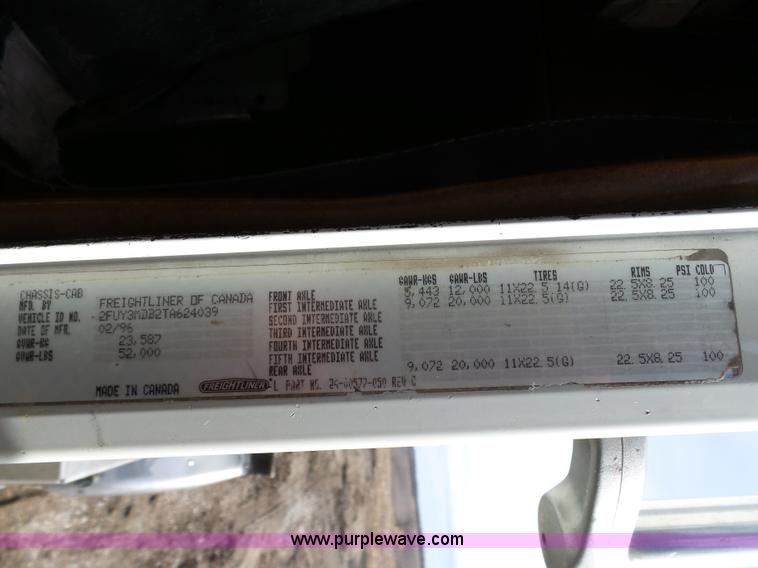 image for item L7080 1996 Freightliner FLD112 semi truck