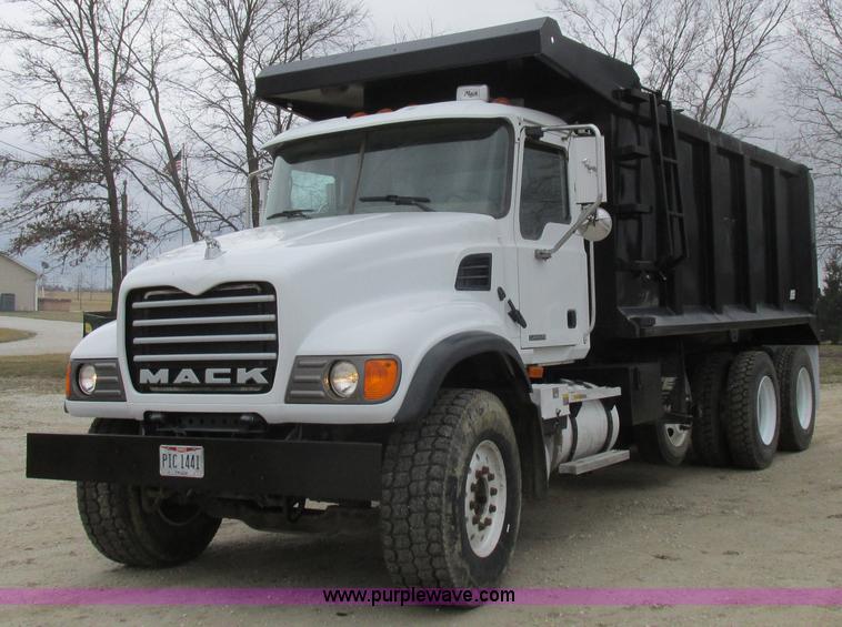 image for item L7099 2007 Mack CV713 dump truck