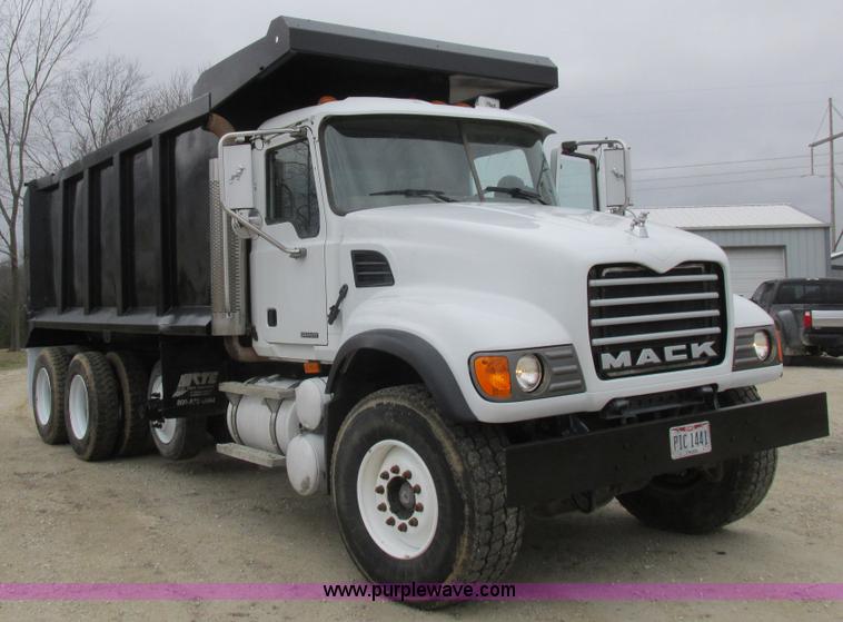 image for item L7099 2007 Mack CV713 dump truck