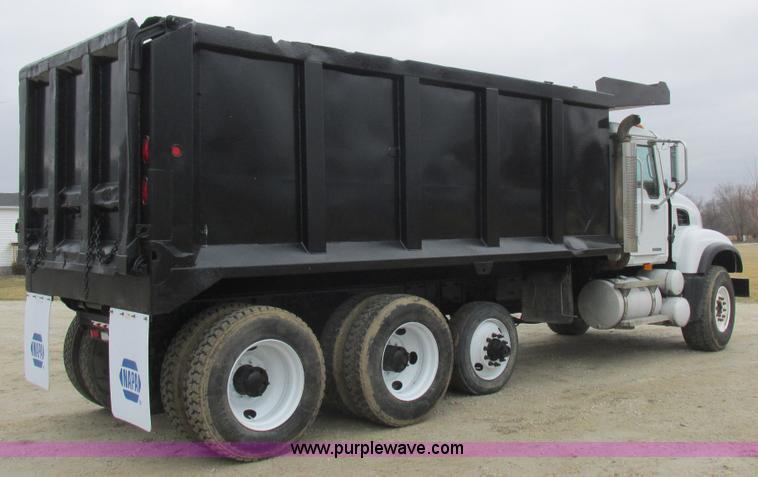 image for item L7099 2007 Mack CV713 dump truck