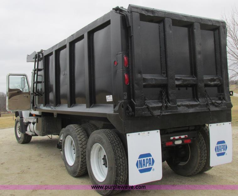 image for item L7099 2007 Mack CV713 dump truck