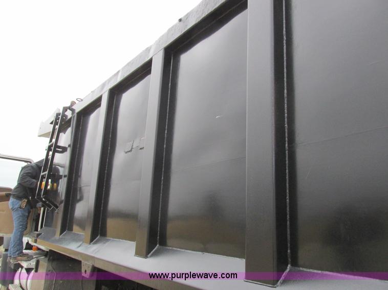 image for item L7099 2007 Mack CV713 dump truck